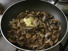 Beşamel Soslu Mantarlı Börek